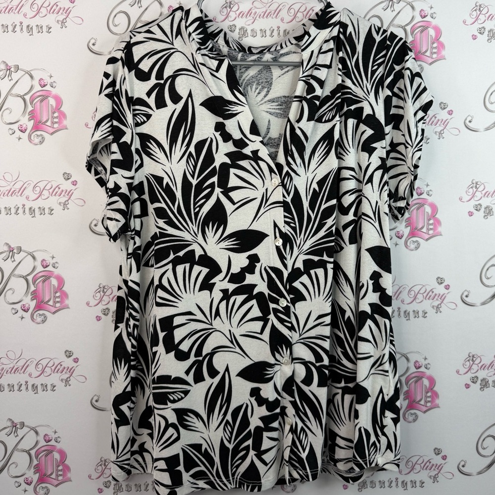 T-shirt tropical flowers color block Floral Black and White Women's Top V neck